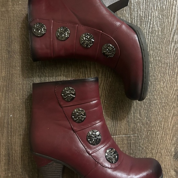 Vangelo lined boots in new condition a few times by my Mom😂 too funky for her6.5 - Picture 4 of 10